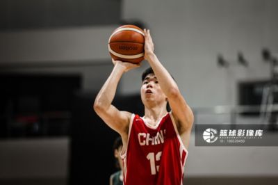 张懿赵杰跳级代表国青参加U17世界杯场均15.5分 U18亚洲杯14.3+5