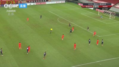 戏耍枪手后防!赵松源1v4穿裆过人,面对门将挑射,国少首开记录