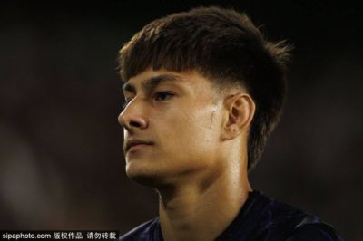 巴萨4-2取胜，西甲五连胜，稳居第一，但防线却显露出严重隐患！