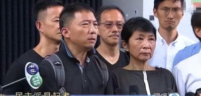 当众拒唱国歌不认中国籍，把两个孩子全送出国，如今报应终于来了