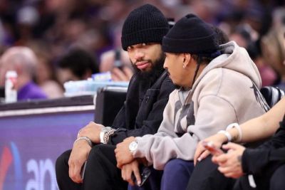他办了个训练营，教孩子怎么当NBA头号反派