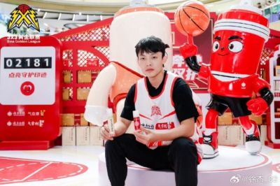 徐杰晒照现身3x3黄金联赛：观战感受精彩的比赛！