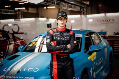 74号与21号领克03+TCR赛车并肩揭幕
