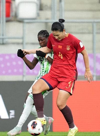 9.15日：半场就0-3！U20女足手球送点又送乌龙助攻，对手5分钟连轰2球直接打懵