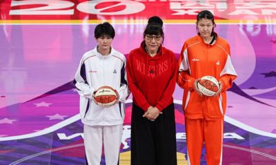 首秀砍28分！中国女篮14岁2米20新星崛起：排球转项仅1年，父亲曾打CBA