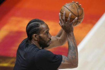 场均26.6分7.3板，伦纳德重返猛龙，交易正式完成