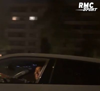 震惊得哇哇大叫！球迷驾车偶遇改装版兰博基尼，司机竟是巴尔科拉