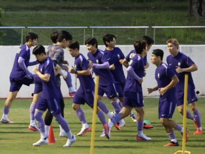 亚运男足卡塔尔vs韩国,大巴司机将两队球员双双送到棒球场