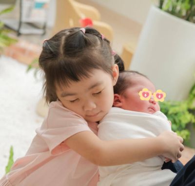 恭喜！中国花样滑冰女神李子君迎来二胎，29岁儿女双全幸福美满