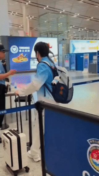 国乒新情报：9月16日，国乒起早出发名古屋，朴素着装，陪练曝光