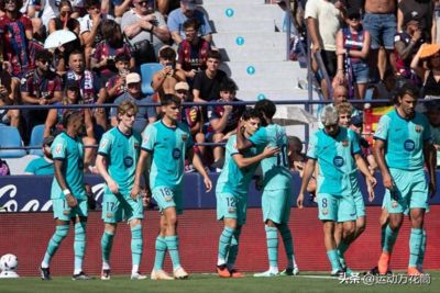 回顾：4-2！巴萨5连胜领跑,亚马尔追平梅西神迹,但弗里克赛后却公开认错