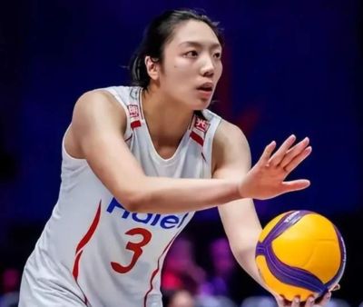 女排3将进步明显！唐欣回接应暴走，王奥芊高效输出，张籽萱蜕变