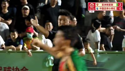 坚持六年青训终圆梦!亚洲明星联主教练杨斌赛后跪地痛哭