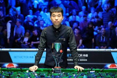 中国斯诺克2胜3负！黄佳浩德比复仇，新人4-1逆转，范争一冲正赛