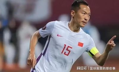 不防守+爱抱怨队友！19岁王钰栋暴露最大“弱点”，留洋五大联赛恐也难了