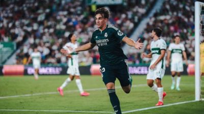 3-2！迪奥曼德初露锋芒，埃斯皮再演救主，皇马两球领先险翻船