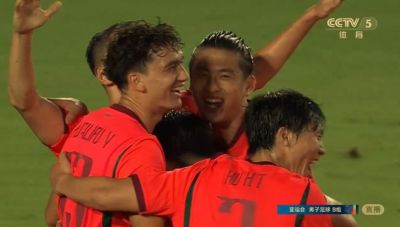 让1追2！U23国足取得亚运会开门红：吴曦张玉宁1传1射，李昊神扑