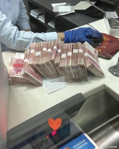 大放水彻底结束！消费贷断崖式下跌，普通人负债时代正式终结