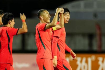 一传一射立功！37岁吴曦仍是国足最好后腰，他能否出战亚洲杯？