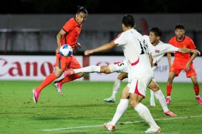 中国男足2:1逆转战胜朝鲜队，取得亚运会“开门红”