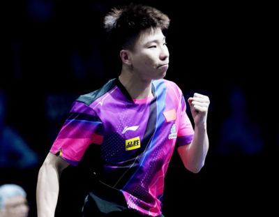 WTT球星赛：国乒世界冠军开门红！徐瑛彬3-0速胜15岁小将