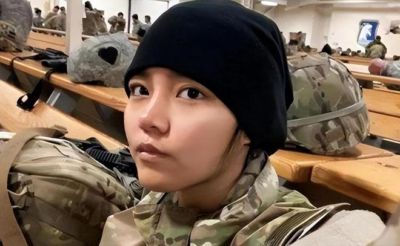 当年在美军舰艇上用中文喊话警告中国海军的华裔女兵郑浩儿，原本指望靠这次行动立下军功，可她后来的真实境遇却成了一场闹剧