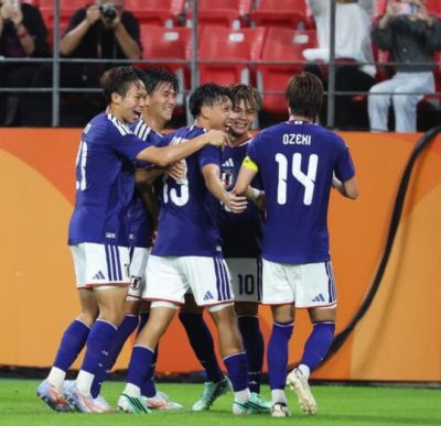 日本队2-0取胜，支持者却笑不出来！现场座位空荡荡，球迷直言不可能夺冠