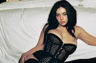 Charli xcx登上《花花公子》封面:把歌名变成现实