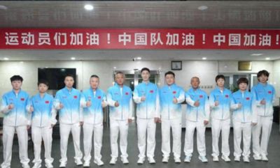 国乒出征亚运会大合照:王曼昱让位,王楚钦靠边站,C位是他