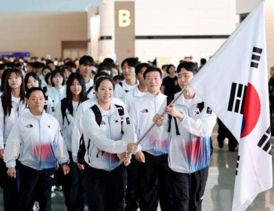 申裕斌当韩国旗手！日本队早早家门口训练，国乒几经波折终于开练