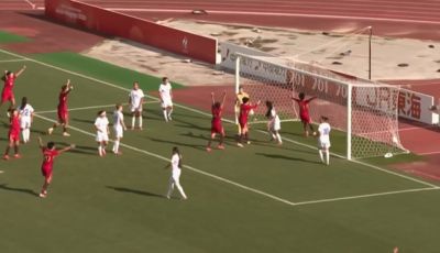 中国女足1-1扳平！王霜传中，王妍雯摆渡，张琳艳门前头球破门