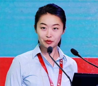 40岁王尔晴现状：嫁老外住北京，结婚15年没孩子，余生好好陪父亲