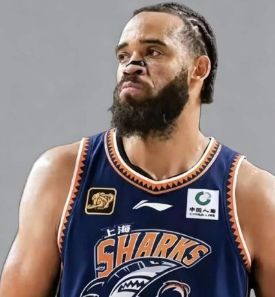 CBA最新消息！曝NBA明星中锋加盟上海男篮，广东宏远有意拉塞尔
