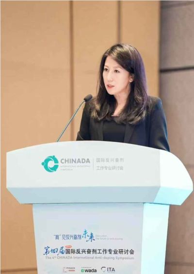 奥运冠军杨扬现状：51岁依然很美，嫁美国人，儿女双全定居上海