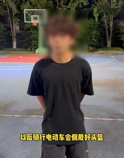 理智追星！骑电动车追乔治两少年道歉：以后一定戴头盔 安全驾驶