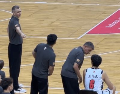 原创
            热身赛：广东战平蒙古联赛冠军！徐杰卢卡发挥出色，宏远两人受伤