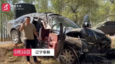 辽宁一劳斯莱斯接亲途中发生车祸受损严重，车主：借给朋友接亲，车辆无保险需自费维修，修车费预计几十万元；警方已介入