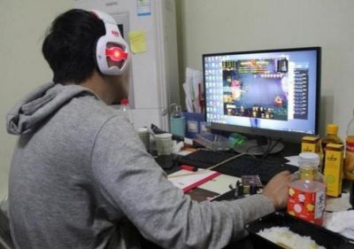 男子在游戏中充值100万，急用钱被迫转卖账号，评估后只值8000元