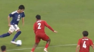 亚运男足：日本U23两球完胜中国香港U23 双方共展拼搏精神