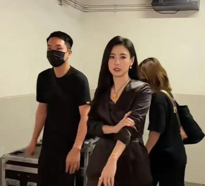 现场见过张柏芝的人直言：镜头严重拉宽脸型，真人脸小到超出想象