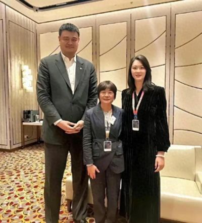 如今回上海养老的水庆霞，用4个身份证明地位，后悔当初选择丁克