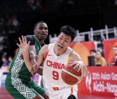 中国男篮VS日本男篮！李弘权、赵嘉义火线复出，锋线位置迎来缓解，全力冲击决赛