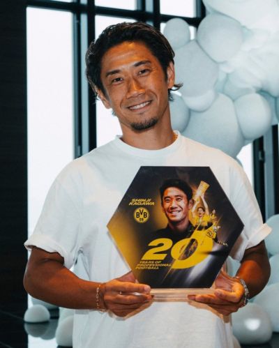 出道20年！多特赠送37岁香川真司纪念品，邀其未来担任俱乐部大使