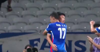 上海申花亚冠首战2-1获胜，误判引发争议