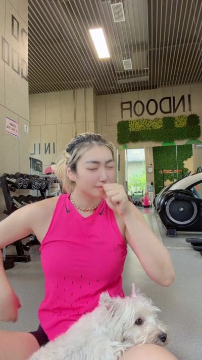 活力十足！李梦社媒晒手势舞视频：我可记住了啊！