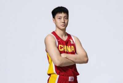 有点尴尬了，男篮已无缘决赛，胡明轩将在明日开幕式担任旗手