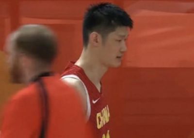 手感不错但篮板被爆，胡金秋8投7中得到14分2篮板