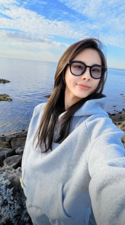 王思雨晒个人照：💙海边是自愈的终极目的地🌊