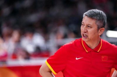 太落后！20分惨败暴露无解短板 中国男篮应考虑换帅