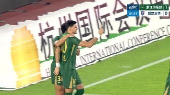 浙江4-1三镇 托利奇双响米特里策无解一条龙+传射李昂飞踹直红
